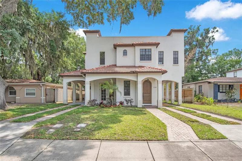 136 E Esther St #B, FL