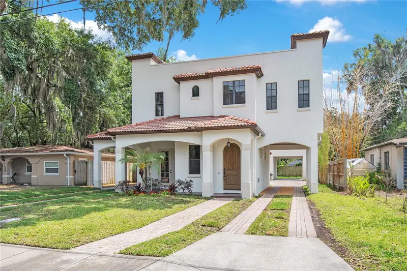 136 E Esther St #B, FL