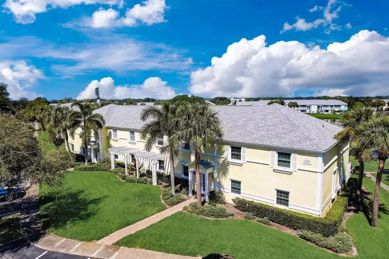 121 Seahorse Dr Se #C, FL