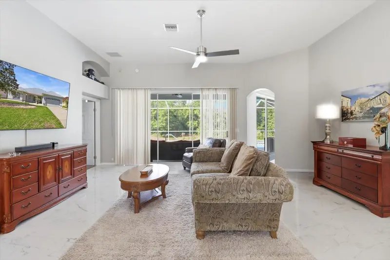 434 W Crestmont Ct, FL