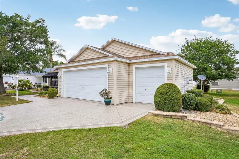 447 Foster Pl, FL