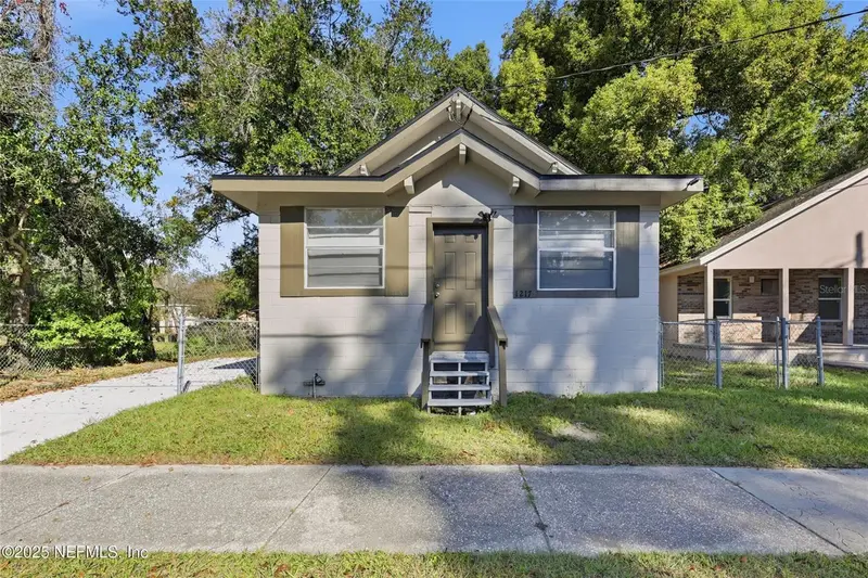 1217 W 29th St, FL