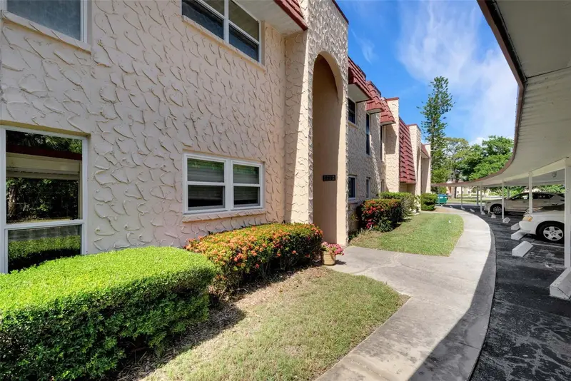 218 Dogwood Cir #218, FL