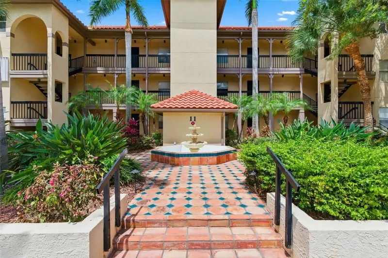 2400 Feather Sound Dr #1136, FL