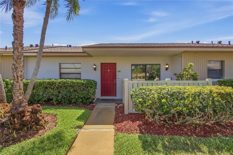 260 Michaels Cir, FL