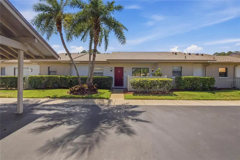 260 Michaels Cir, FL
