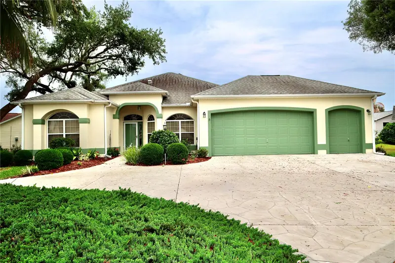 532 Carrera Dr, FL