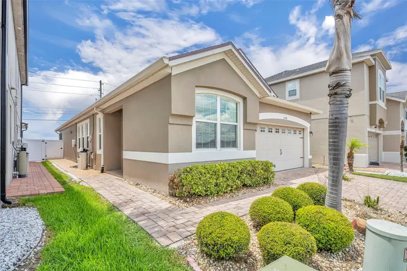 2548 Nouveau Way, FL