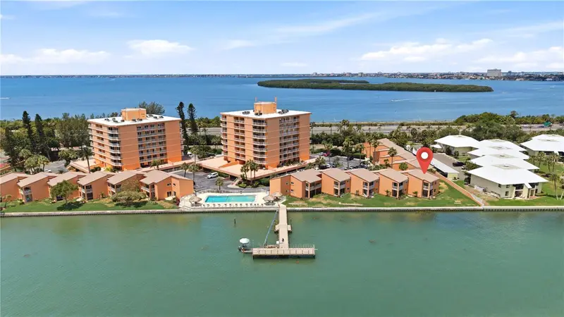 7400 Sunshine Skyway Ln S #111, FL