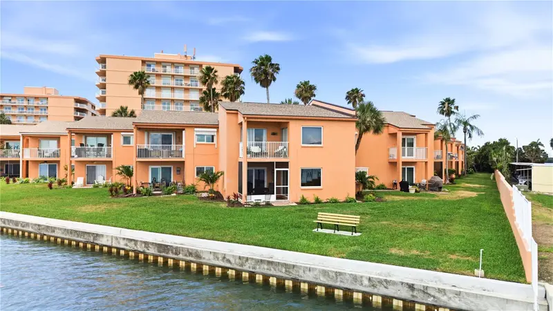 7400 Sunshine Skyway Ln S #111, FL
