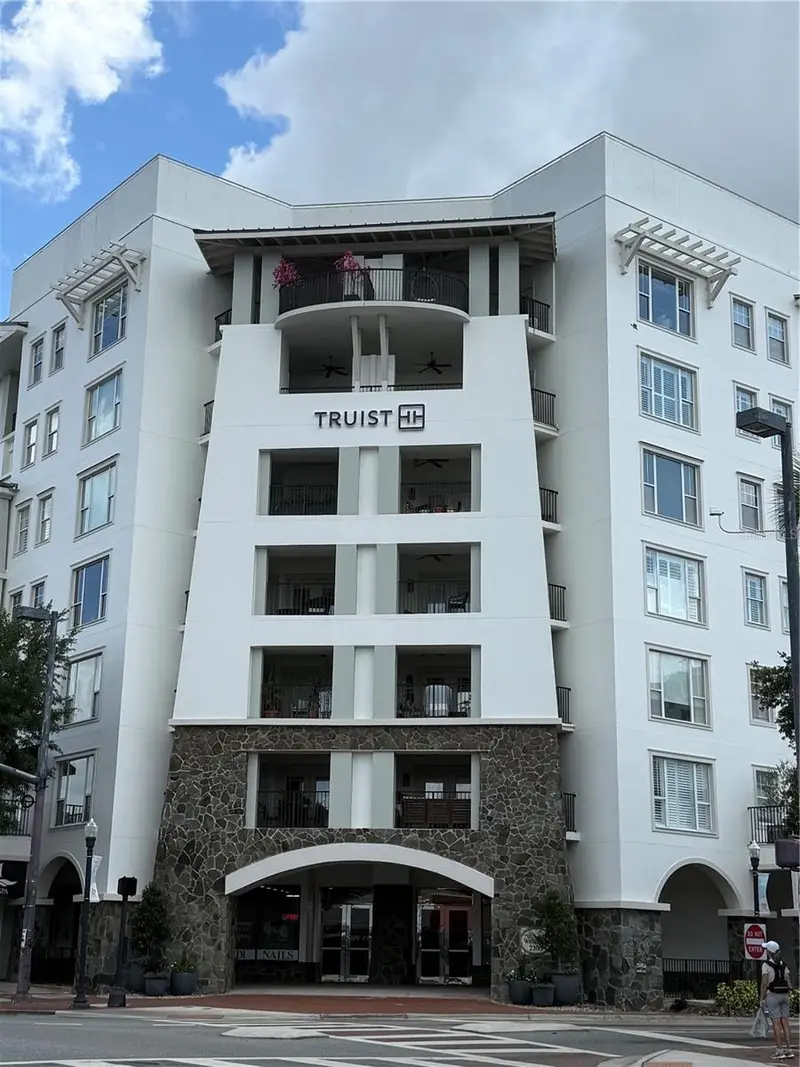 2305 Edgewater Dr #1704, FL