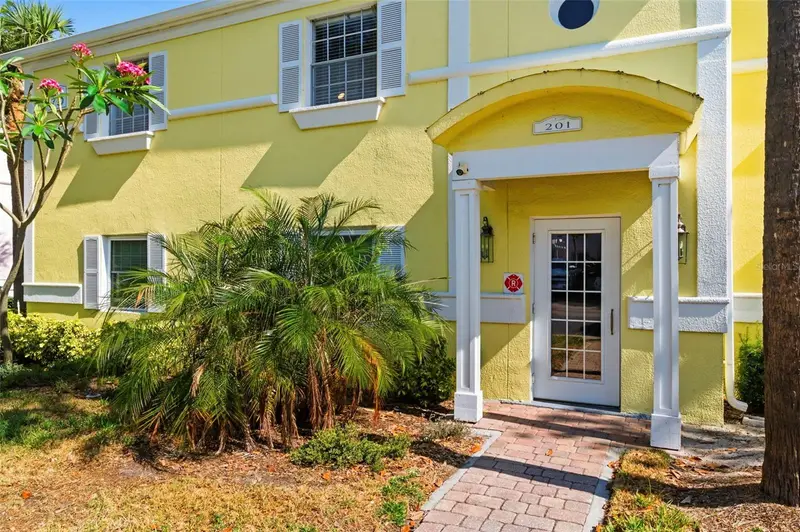 201 Pompano Dr Se #C Furnished, FL