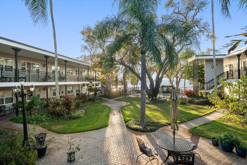 1101 Victoria Dr #7, FL