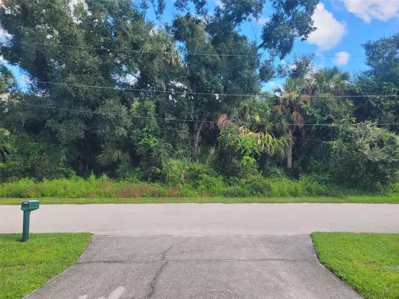 April Ave, FL