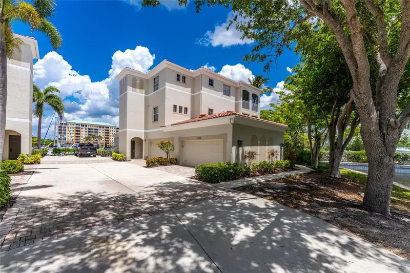 3485 Sunset Key Cir #101, FL