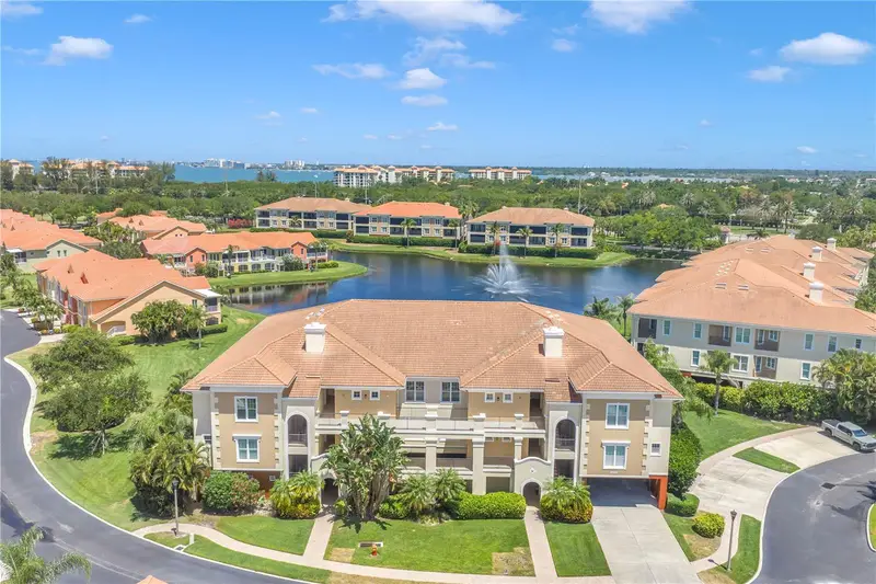 10 Franklin Ct S #63d, FL