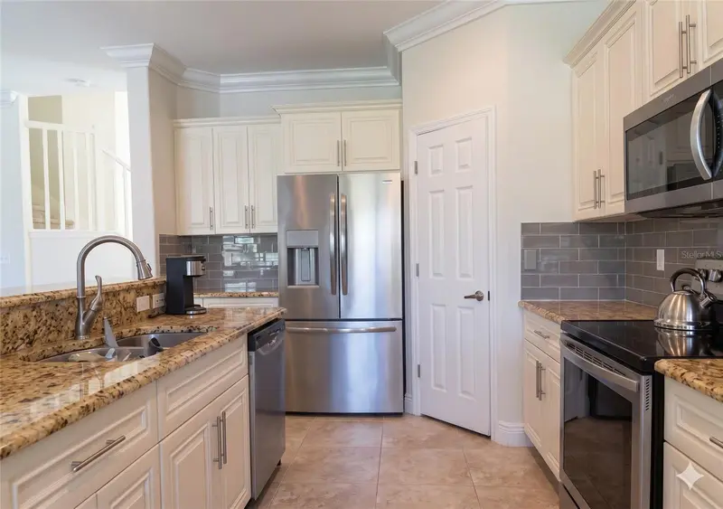 11483 Beacon Pointe Ln, FL