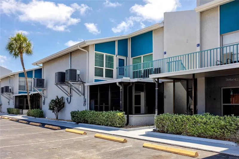 159 Medallion Blvd #F, FL