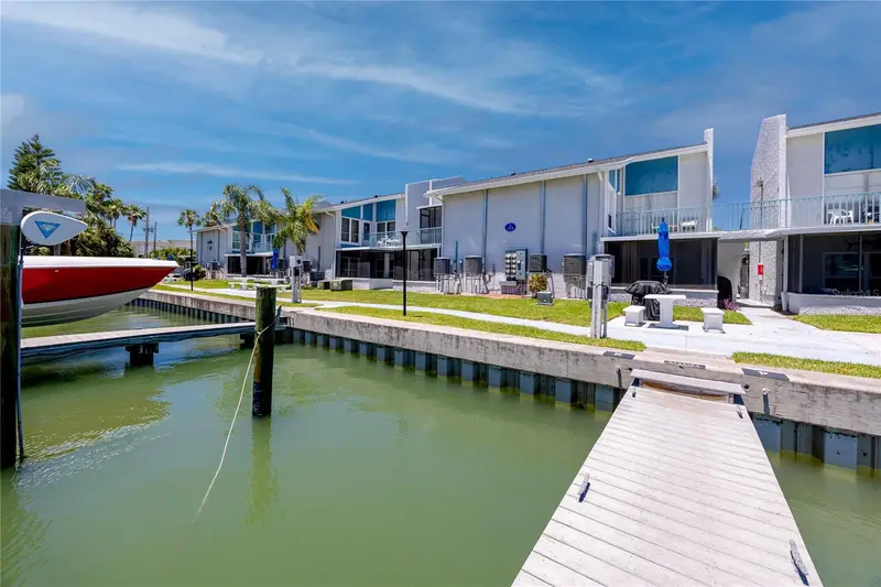 159 Medallion Blvd #F, FL
