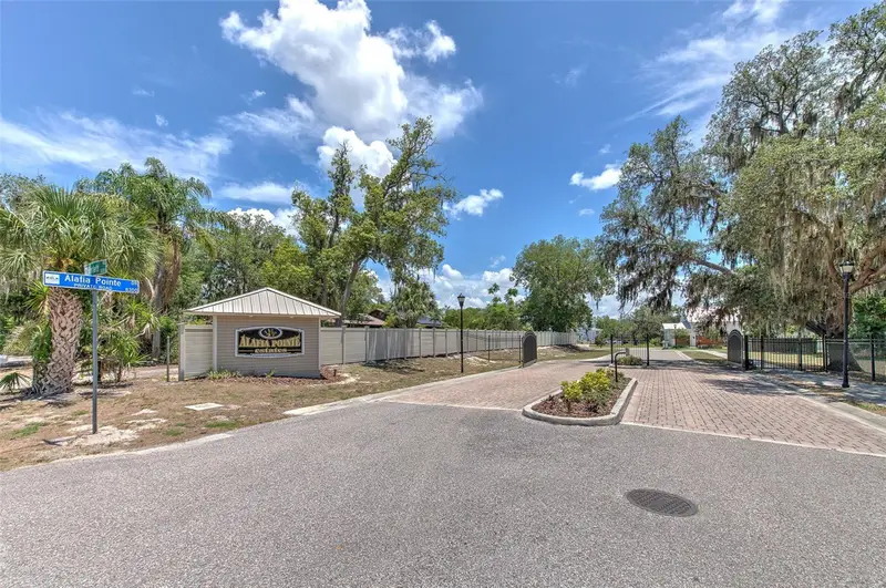 8325 Alafia Pointe Dr, FL