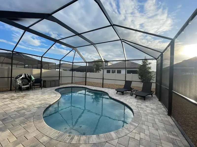 1438 N River Cir, FL