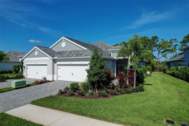 10233 Lake Wales Cir, FL