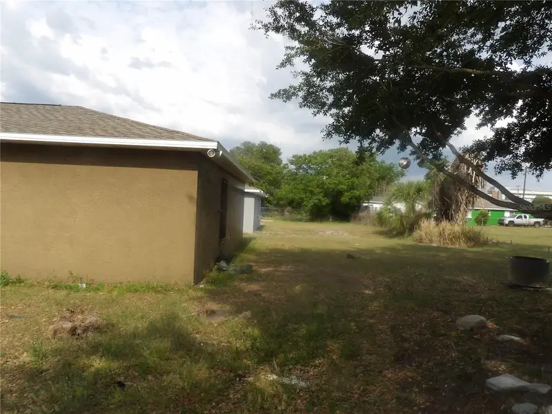 216 W 10th St, FL
