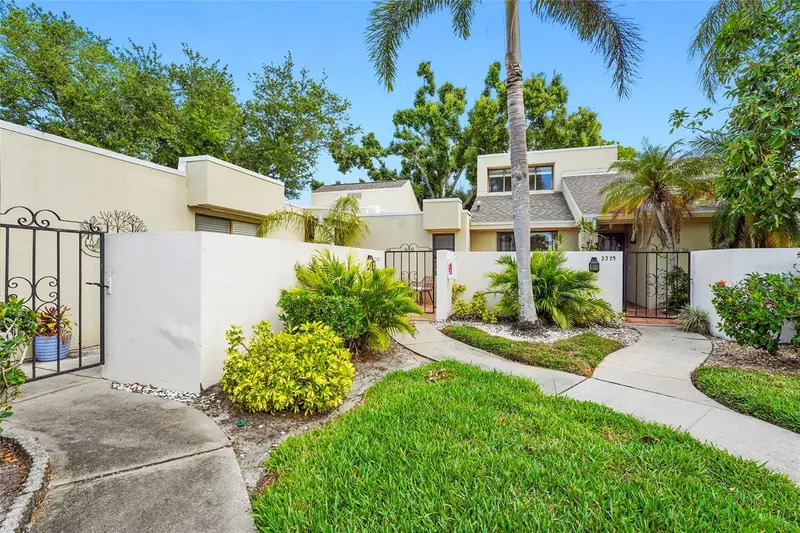 2383 Lakeside Mews #D3, FL