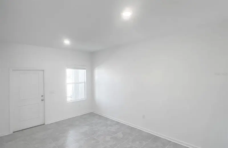 2562 Skyline Loop, FL