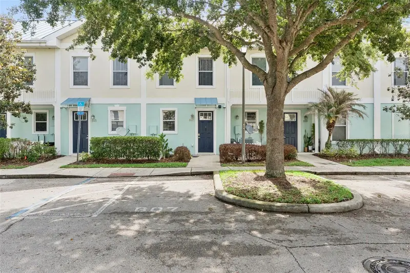 607 Fairmont Pl, FL