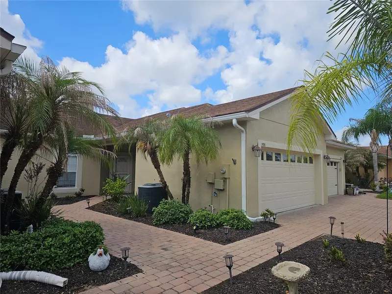 1590 Vienna Square Dr, FL