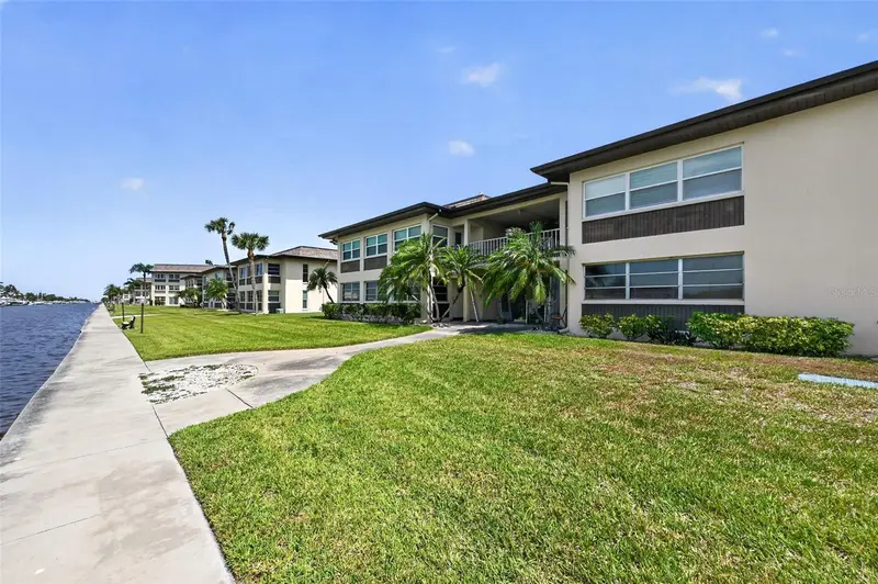 4758 Jasper Dr #104, FL