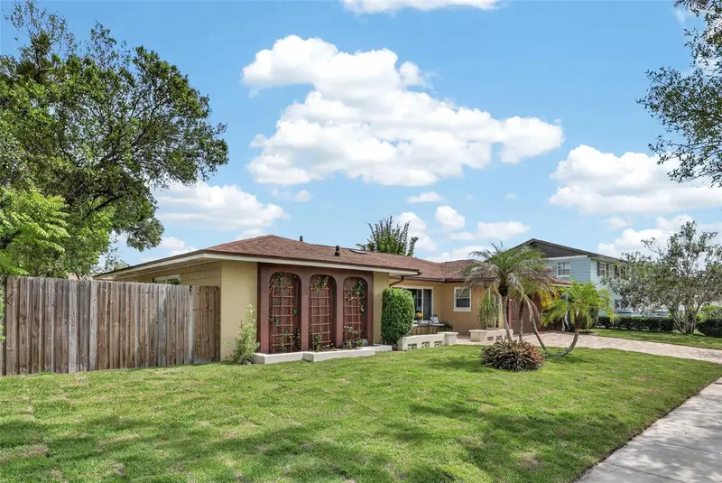 1905 Poinsetta Ln, FL
