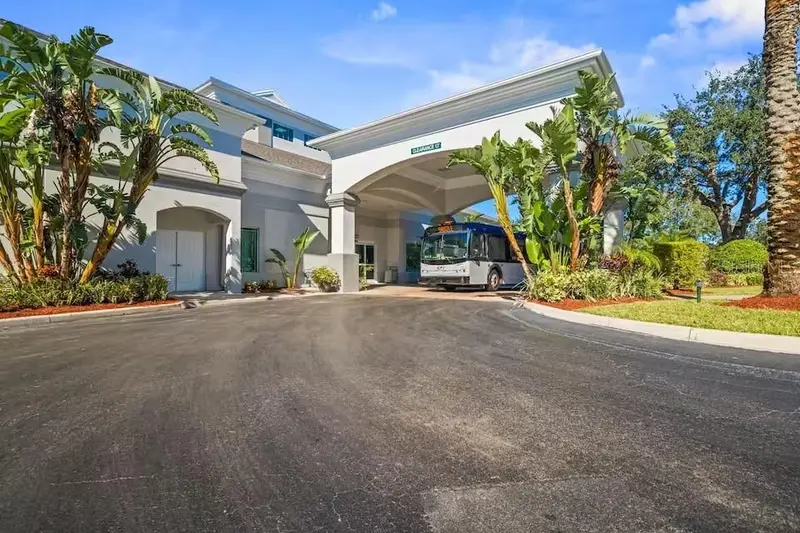 8303 Palm Pkwy #208, FL