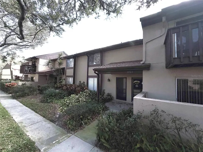 3707 Pine Cone Cir, FL
