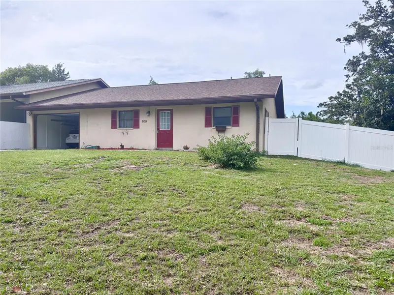 700 W Dampier St, FL