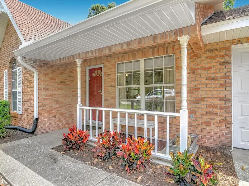 405 Secluded Oaks Trl, FL