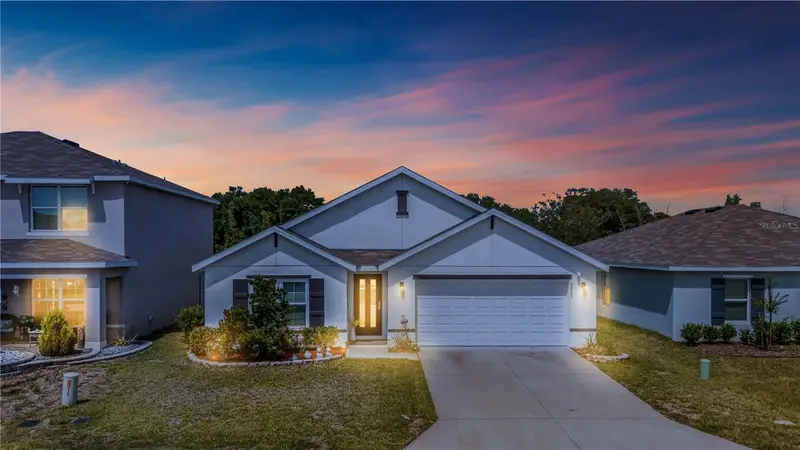 8669 Triumph Cir, FL
