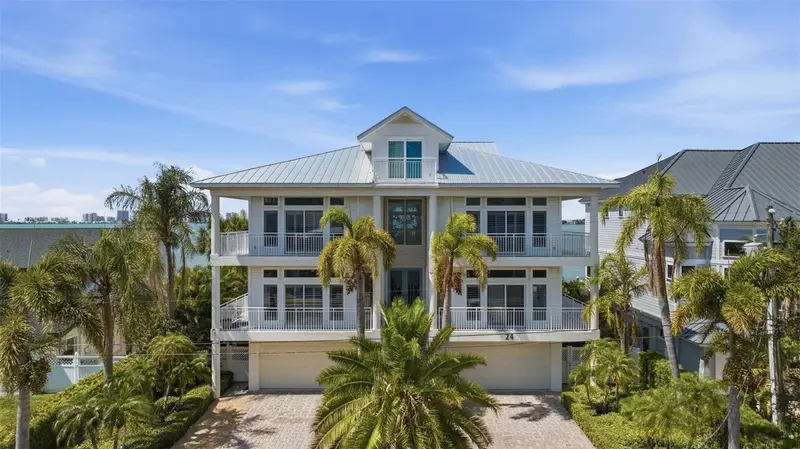 24 N Pine Cir, FL