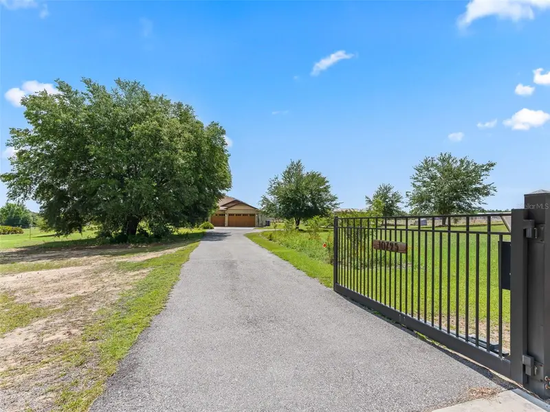 10725 Se 160th Court Rd, FL