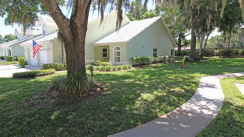 704 Moray Dr, FL
