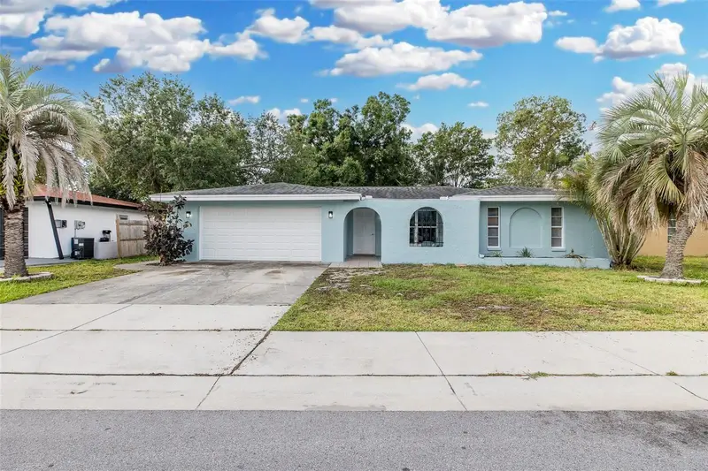 1815 Driftwood Cir S, FL