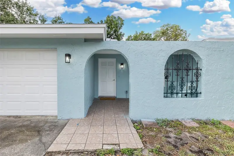 1815 Driftwood Cir S, FL