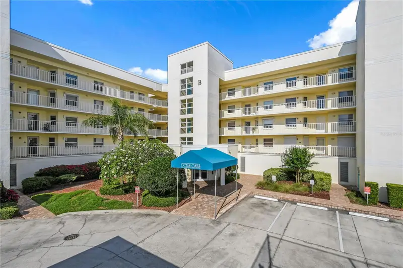 8700 Ridgewood Ave #B204, FL