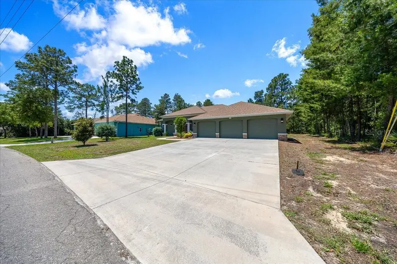 5 Saintpaulia St, FL