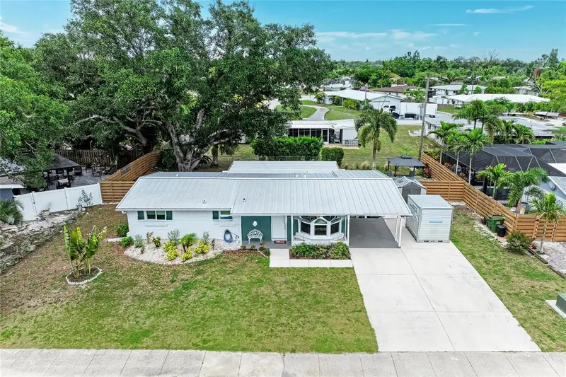 2317 S Tuttle Ave, FL