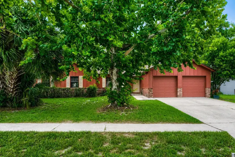 717 Lancewood Dr, FL