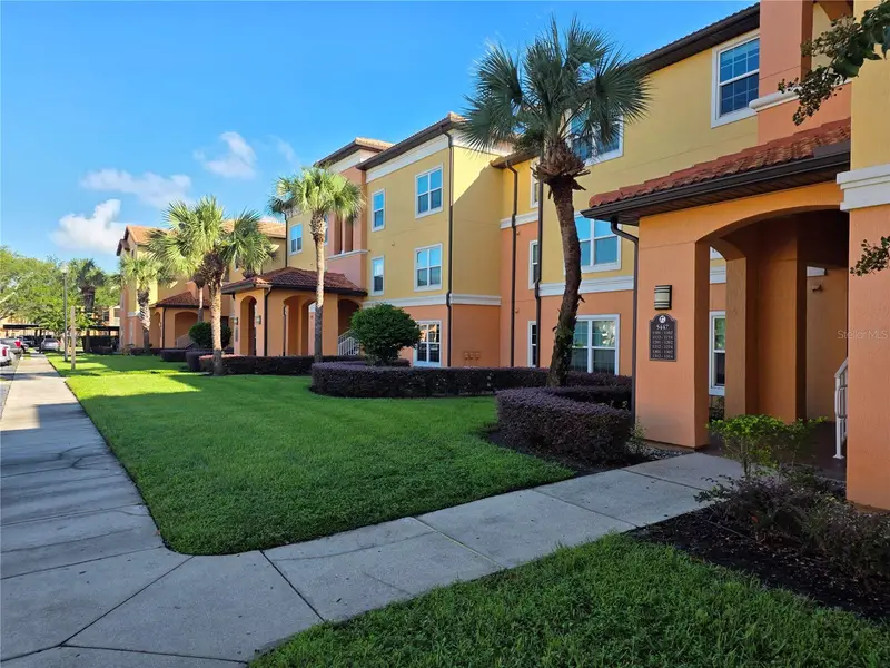 5447 Vineland Rd #1210, FL