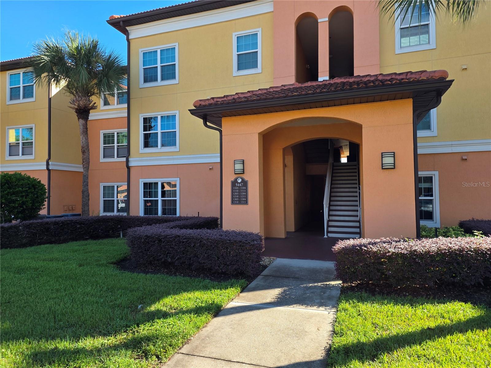 5447 Vineland Rd #1210, FL