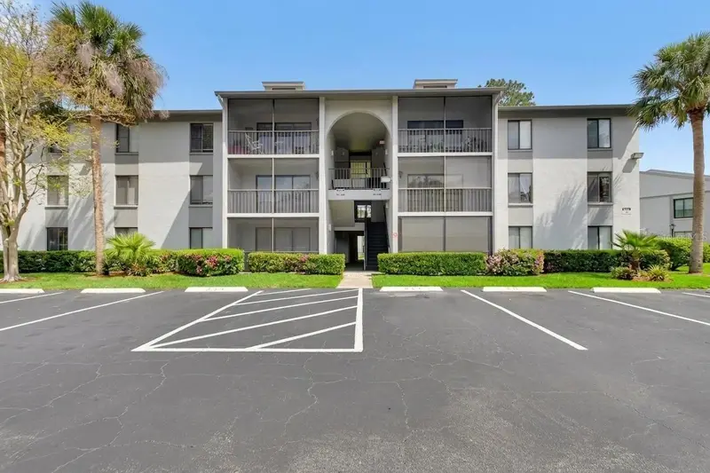 1224 S Pine Ridge Cir #24, FL